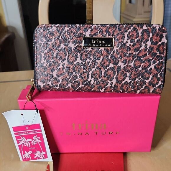 Trina Turk leopard print wallet vegan leather - Picture 1 of 4